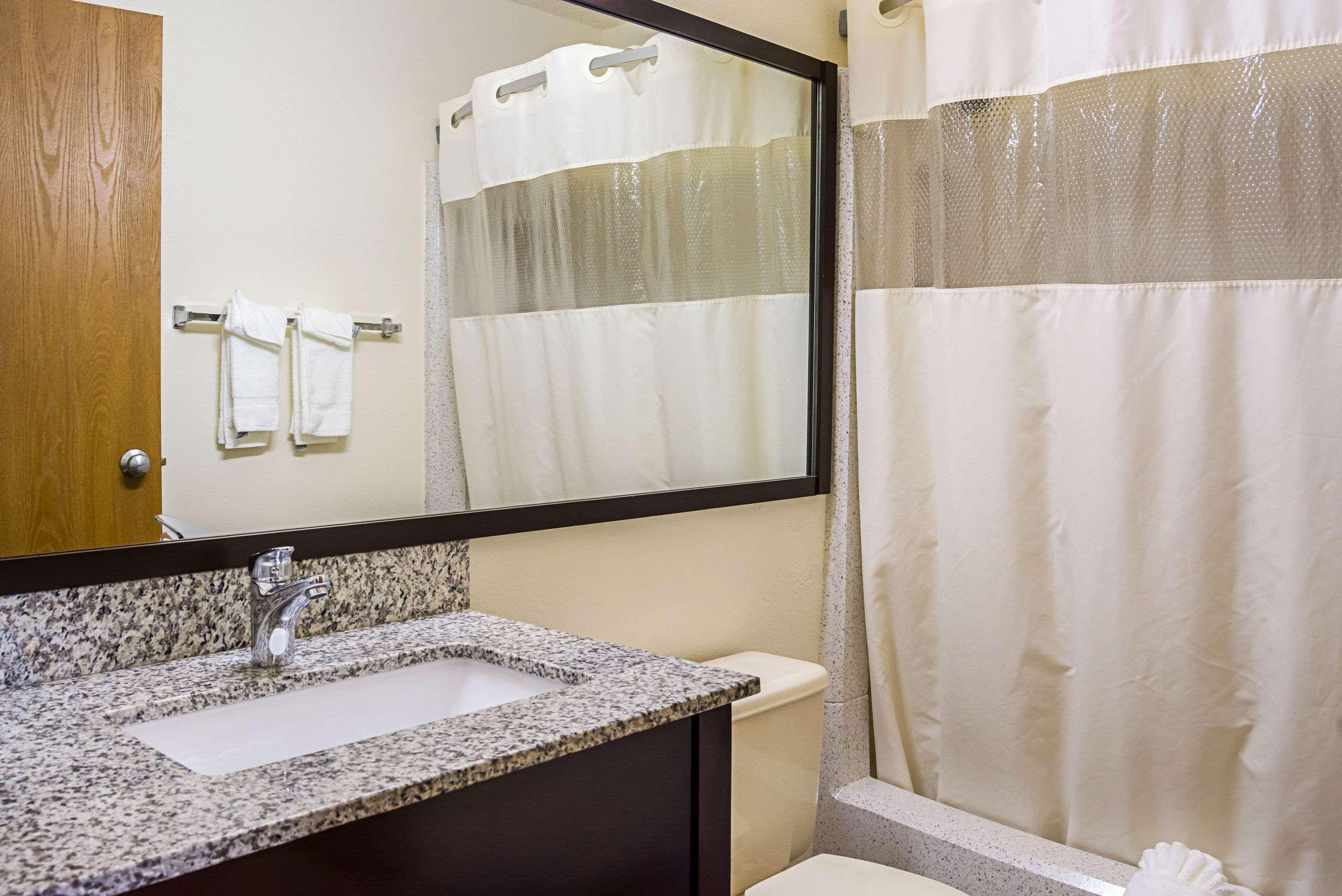 Quality Inn & Suites Clackamas - Portland Exteriör bild