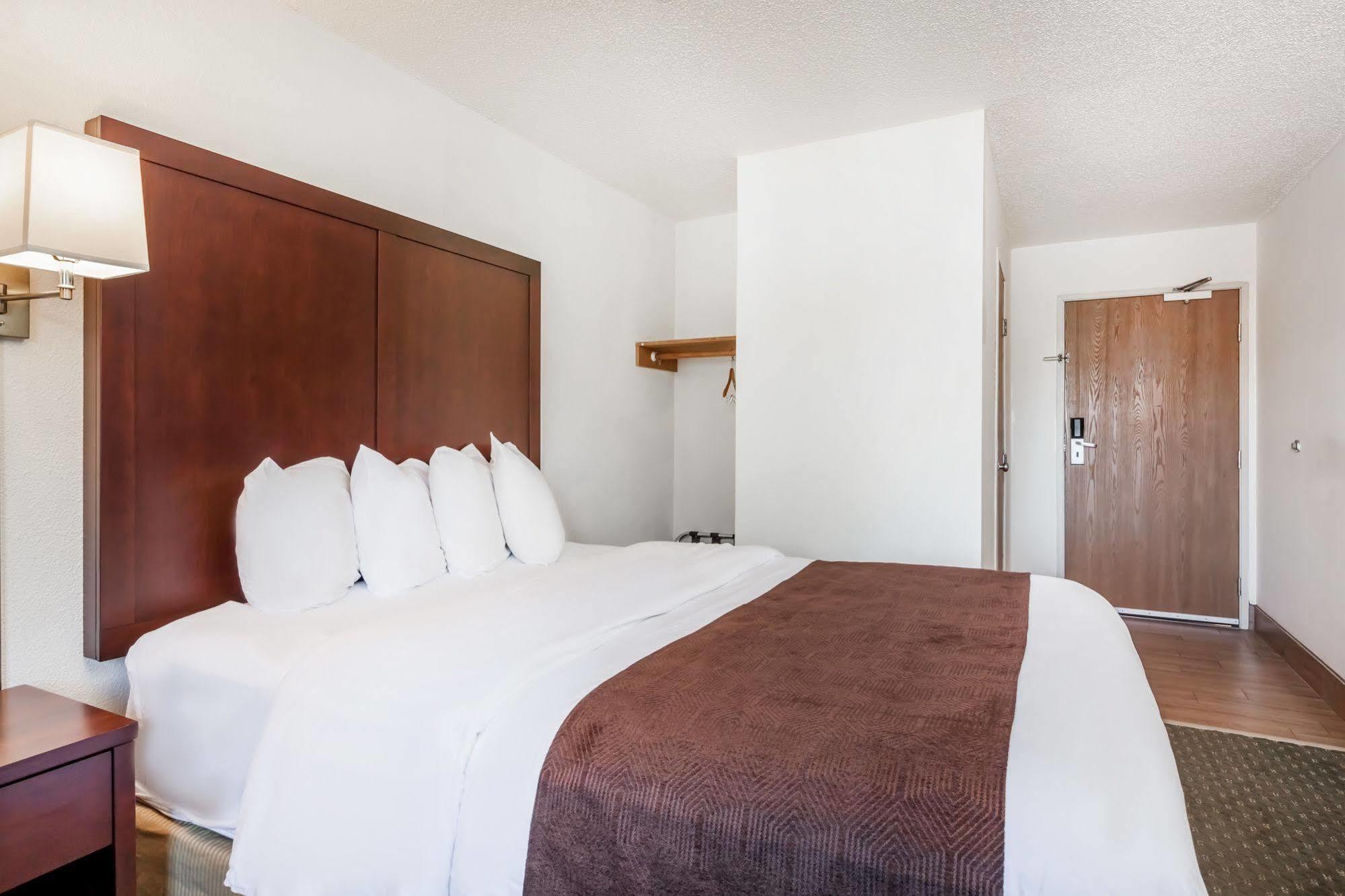 Quality Inn & Suites Clackamas - Portland Exteriör bild